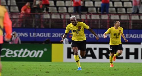 بالفيديو.. جوانجزو يطيح بالبطل ويضرب موعدًا مع أوراوا الياباني بنصف نهائي أسيا